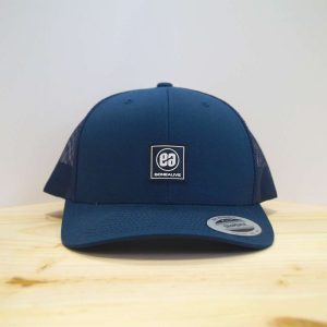 Gorra trucker con parche